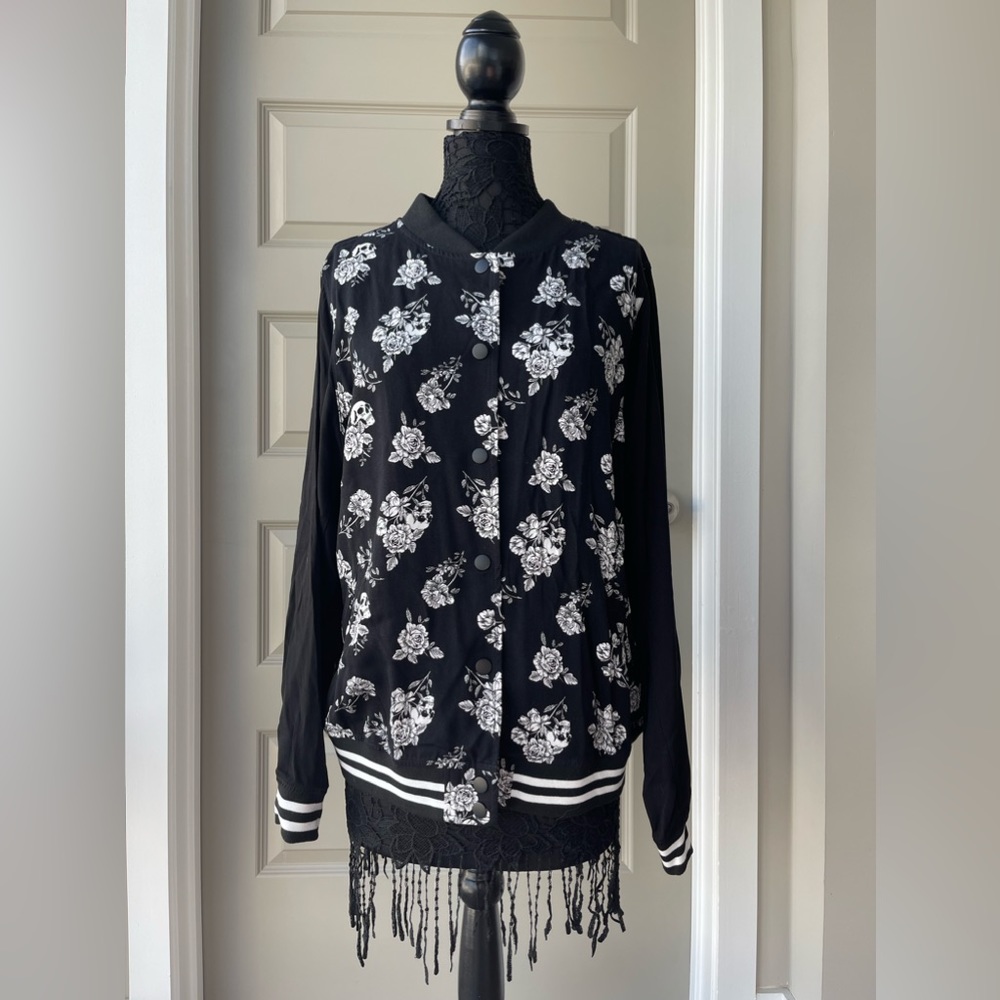 Torrid skull and flowers bomber jacket, size 3X